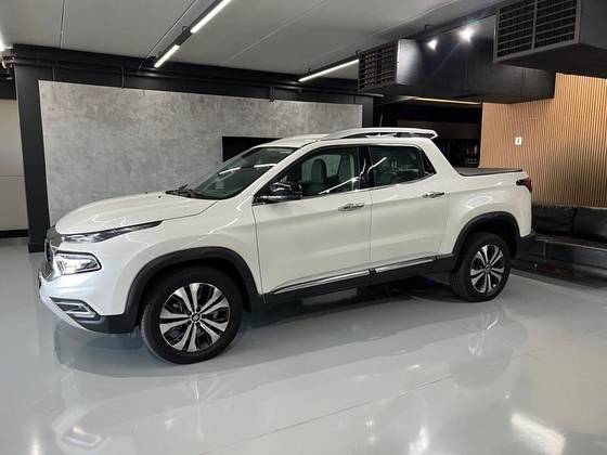 FIAT TORO 2.0 16V TURBO DIESEL VOLCANO 4WD AT9 FIAT TORO 2.0 16V TURBO DIESEL VOLCANO 4WD AT9